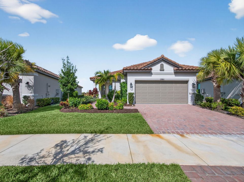 For Sale: $470,000 (2 beds, 2 baths, 1777 Square Feet)