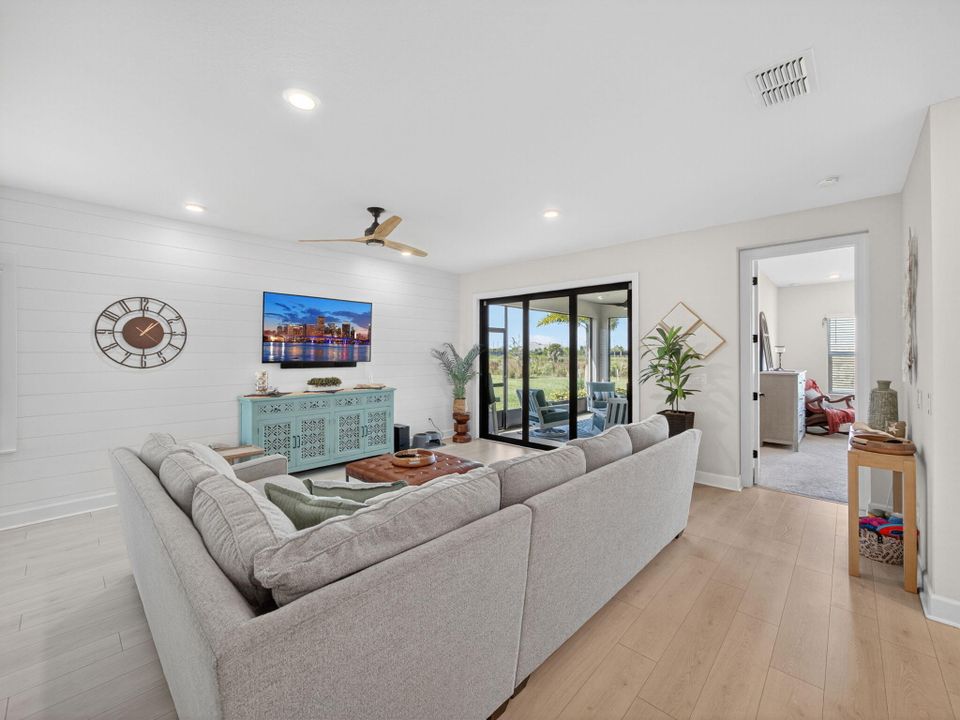 For Sale: $470,000 (2 beds, 2 baths, 1777 Square Feet)