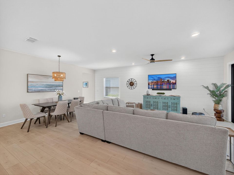 For Sale: $470,000 (2 beds, 2 baths, 1777 Square Feet)