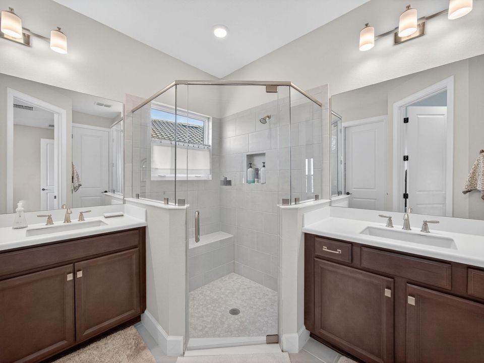 For Sale: $470,000 (2 beds, 2 baths, 1777 Square Feet)