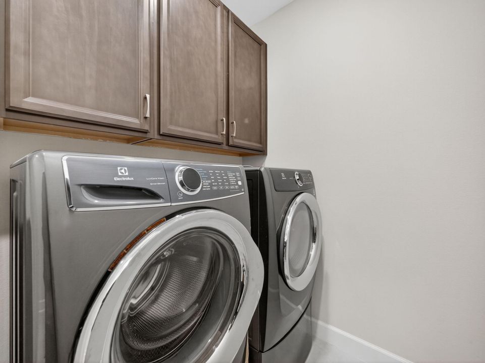 For Sale: $470,000 (2 beds, 2 baths, 1777 Square Feet)