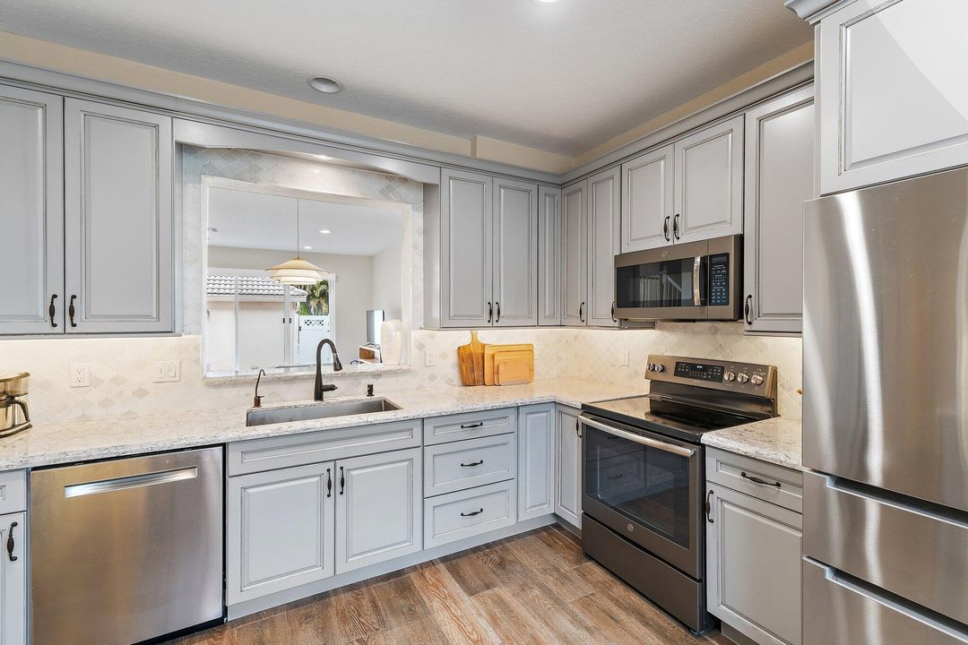 合同活跃: $515,000 (3 贝兹, 2 浴室, 1728 平方英尺)