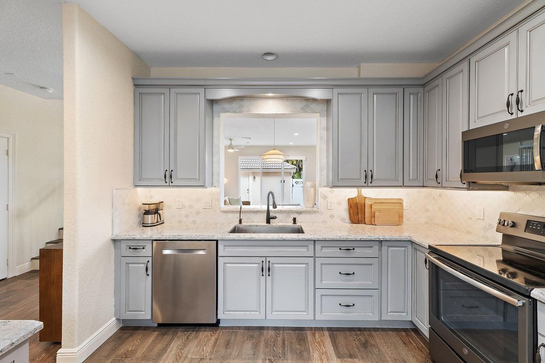 合同活跃: $515,000 (3 贝兹, 2 浴室, 1728 平方英尺)