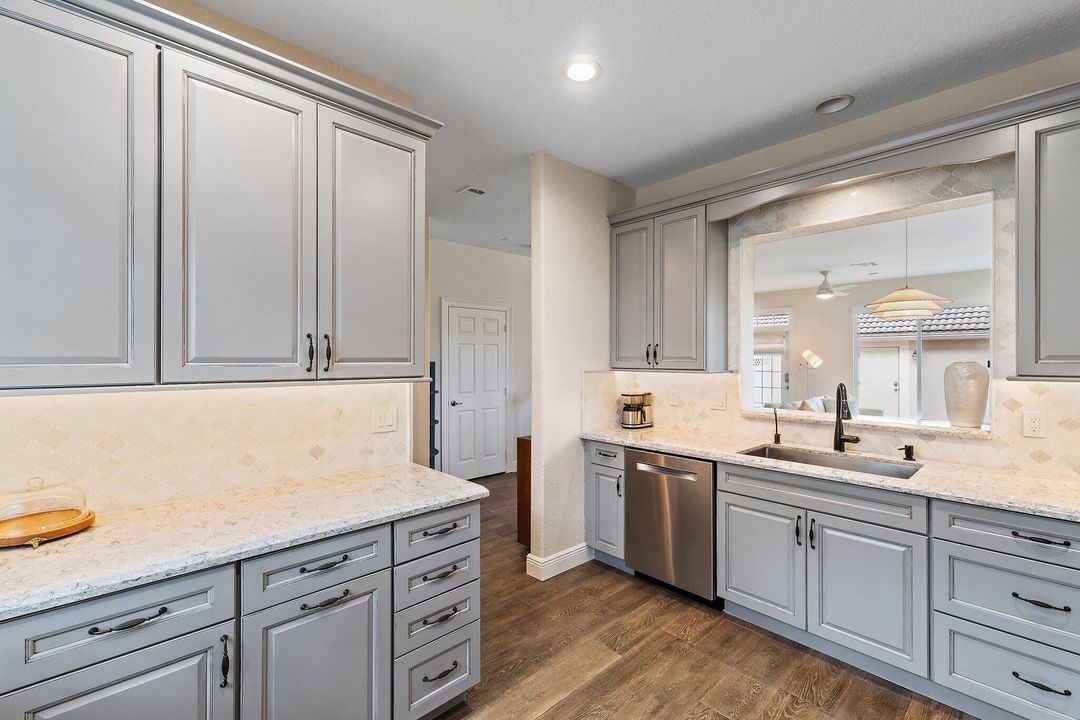 合同活跃: $515,000 (3 贝兹, 2 浴室, 1728 平方英尺)