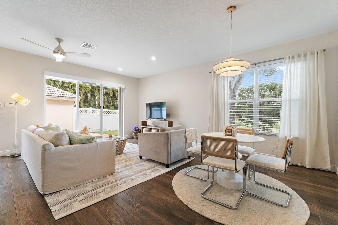 合同活跃: $515,000 (3 贝兹, 2 浴室, 1728 平方英尺)