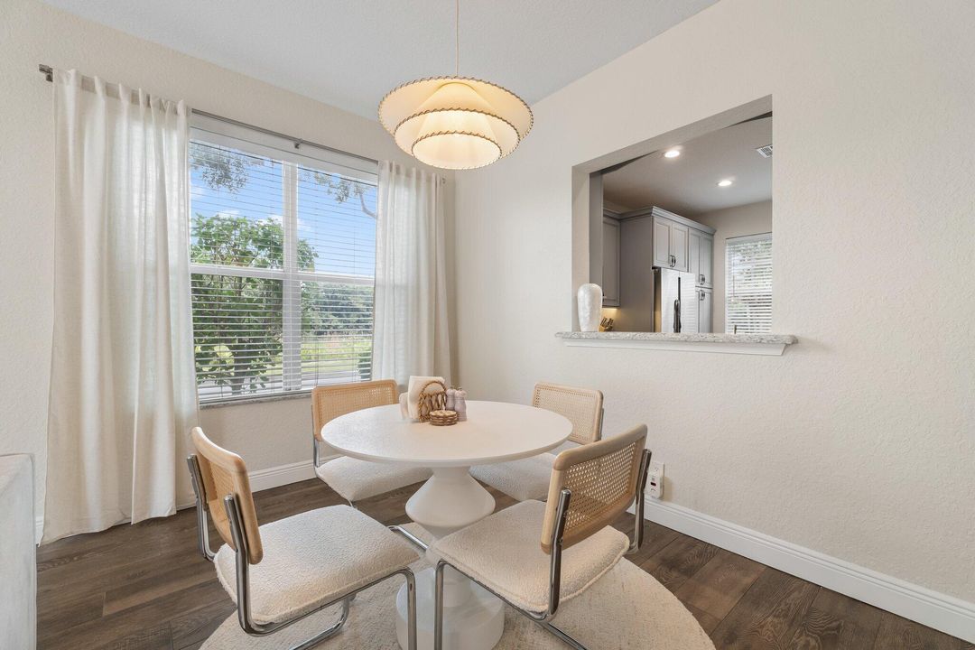 合同活跃: $515,000 (3 贝兹, 2 浴室, 1728 平方英尺)