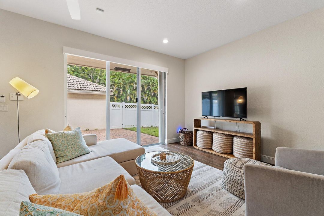 合同活跃: $515,000 (3 贝兹, 2 浴室, 1728 平方英尺)