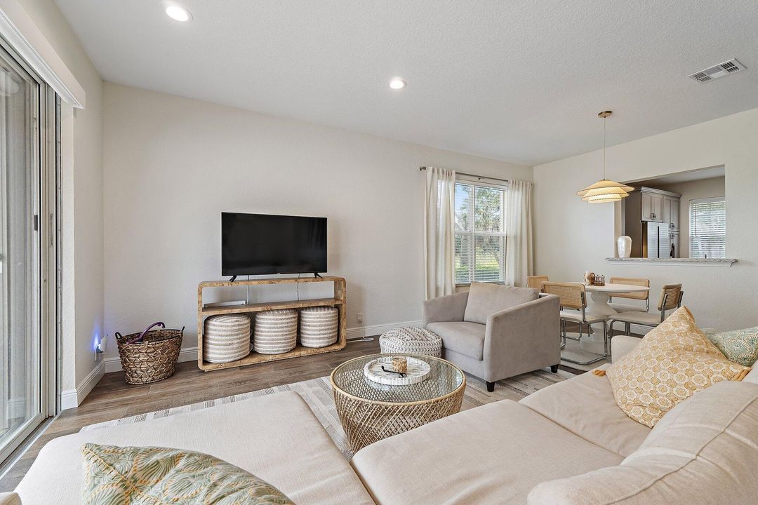 合同活跃: $515,000 (3 贝兹, 2 浴室, 1728 平方英尺)