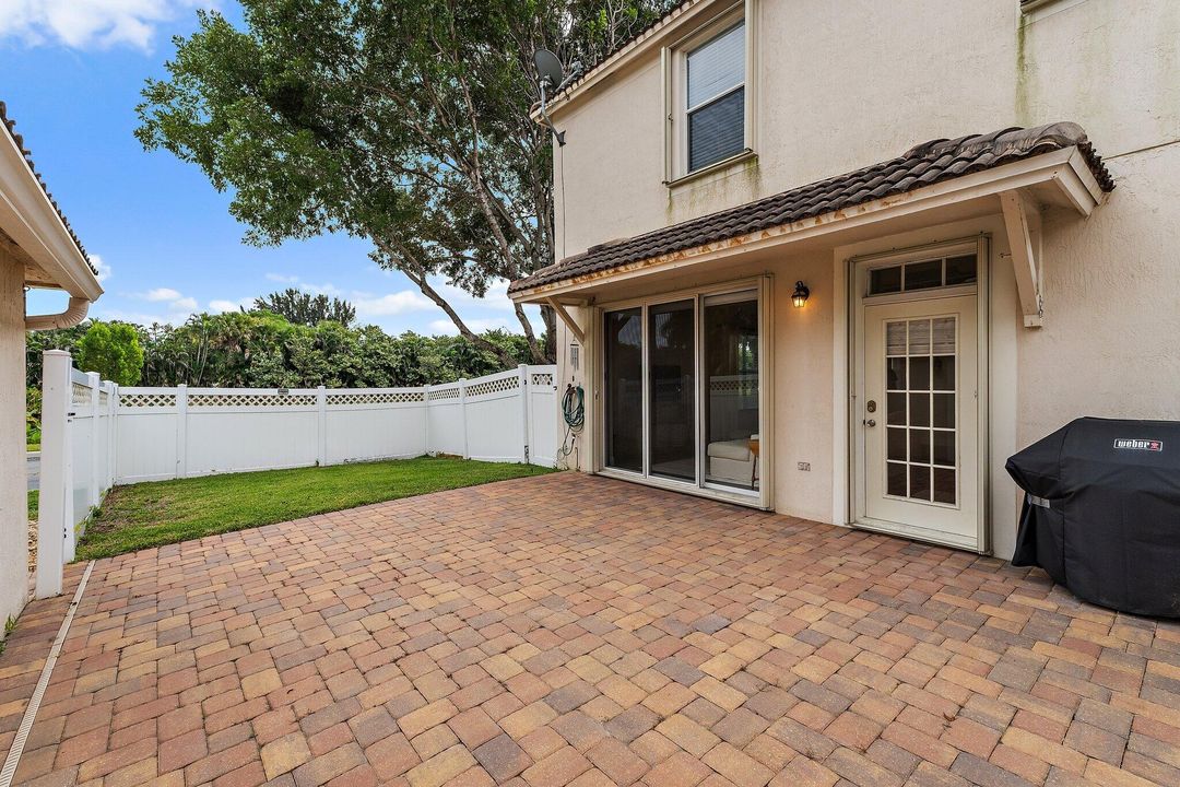 合同活跃: $515,000 (3 贝兹, 2 浴室, 1728 平方英尺)