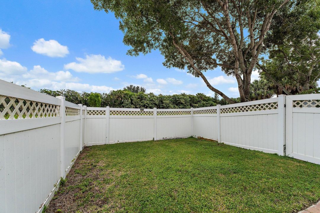 合同活跃: $515,000 (3 贝兹, 2 浴室, 1728 平方英尺)