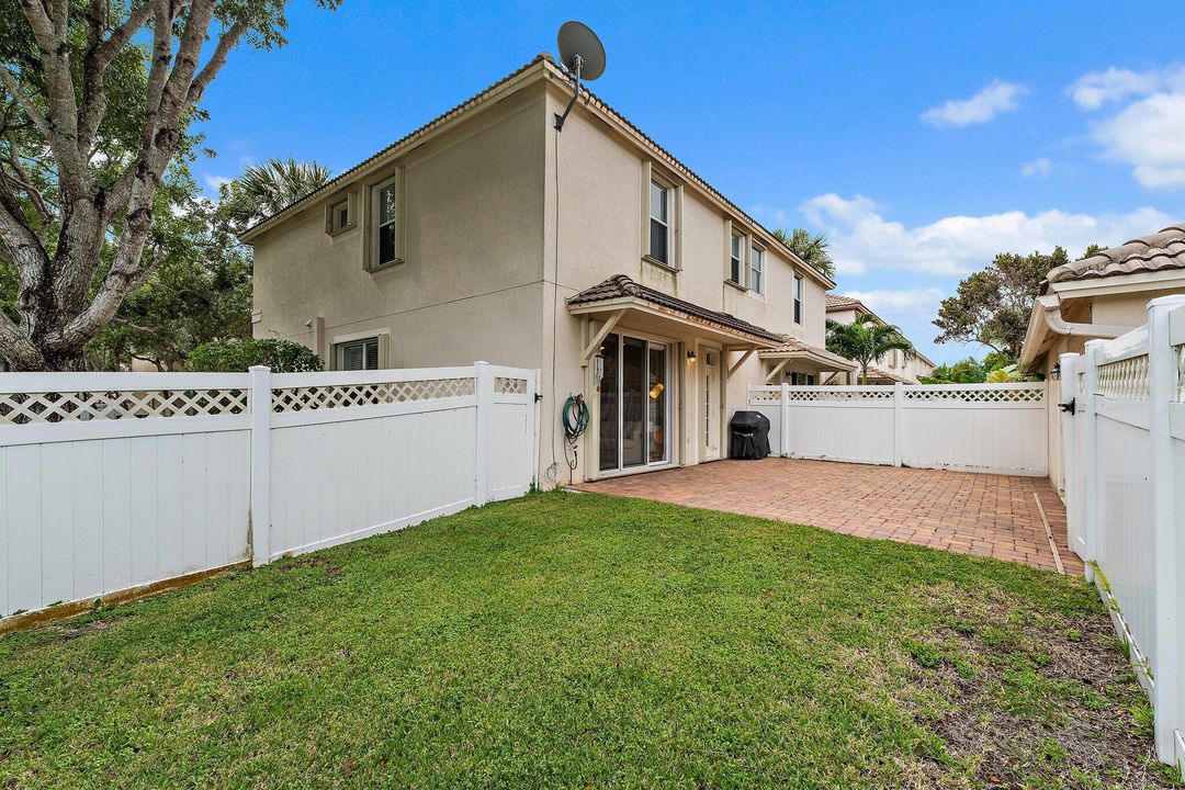 合同活跃: $515,000 (3 贝兹, 2 浴室, 1728 平方英尺)