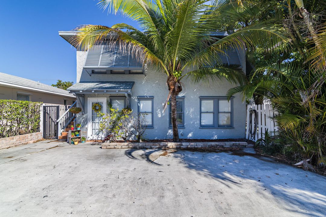 For Rent: $2,250 (2 beds, 1 baths, 648 Square Feet)