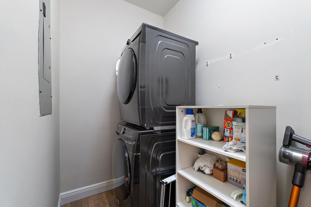 合同活跃: $515,000 (3 贝兹, 2 浴室, 1728 平方英尺)