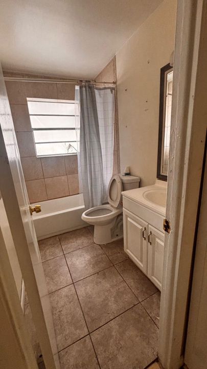 Active With Contract: $265,000 (2 beds, 1 baths, 768 Square Feet)