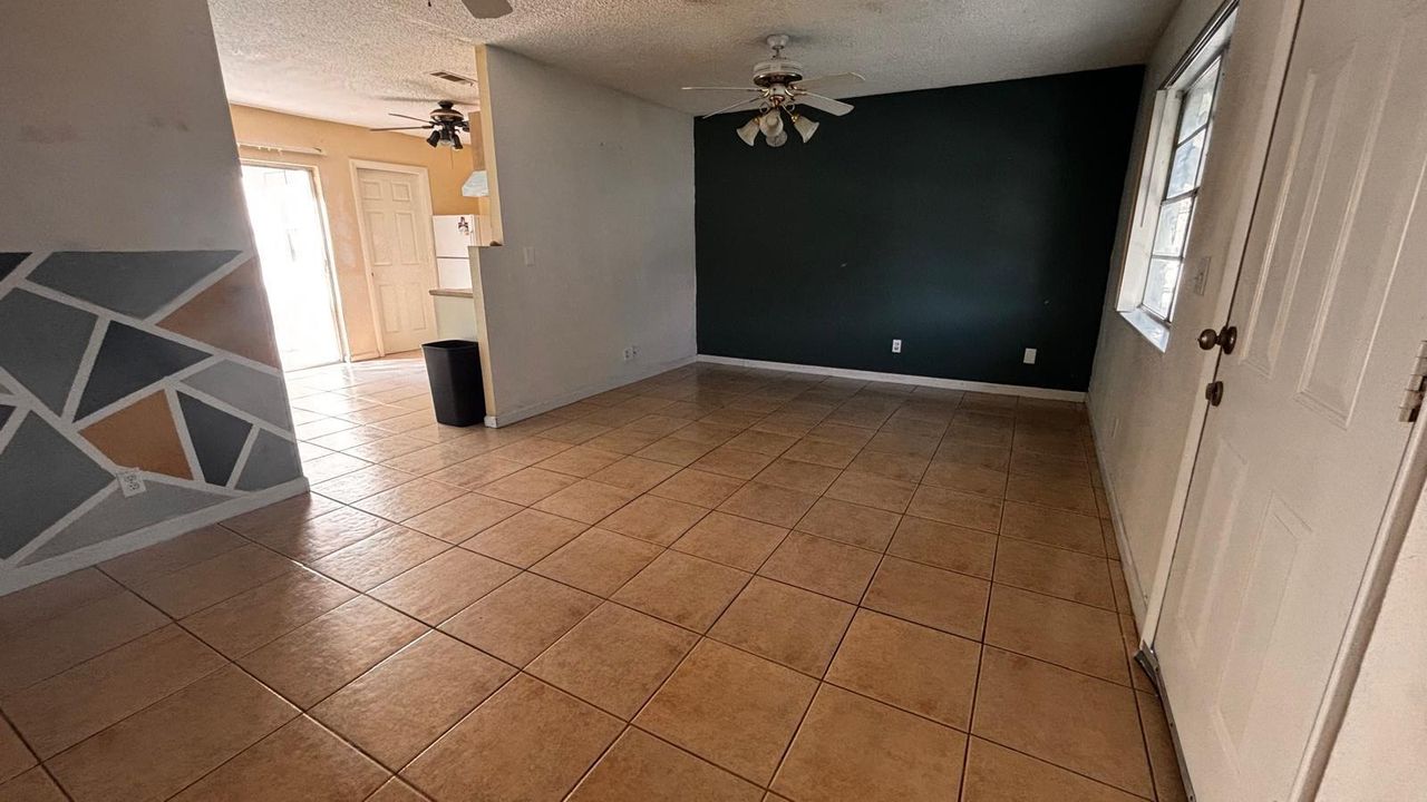 Active With Contract: $265,000 (2 beds, 1 baths, 768 Square Feet)