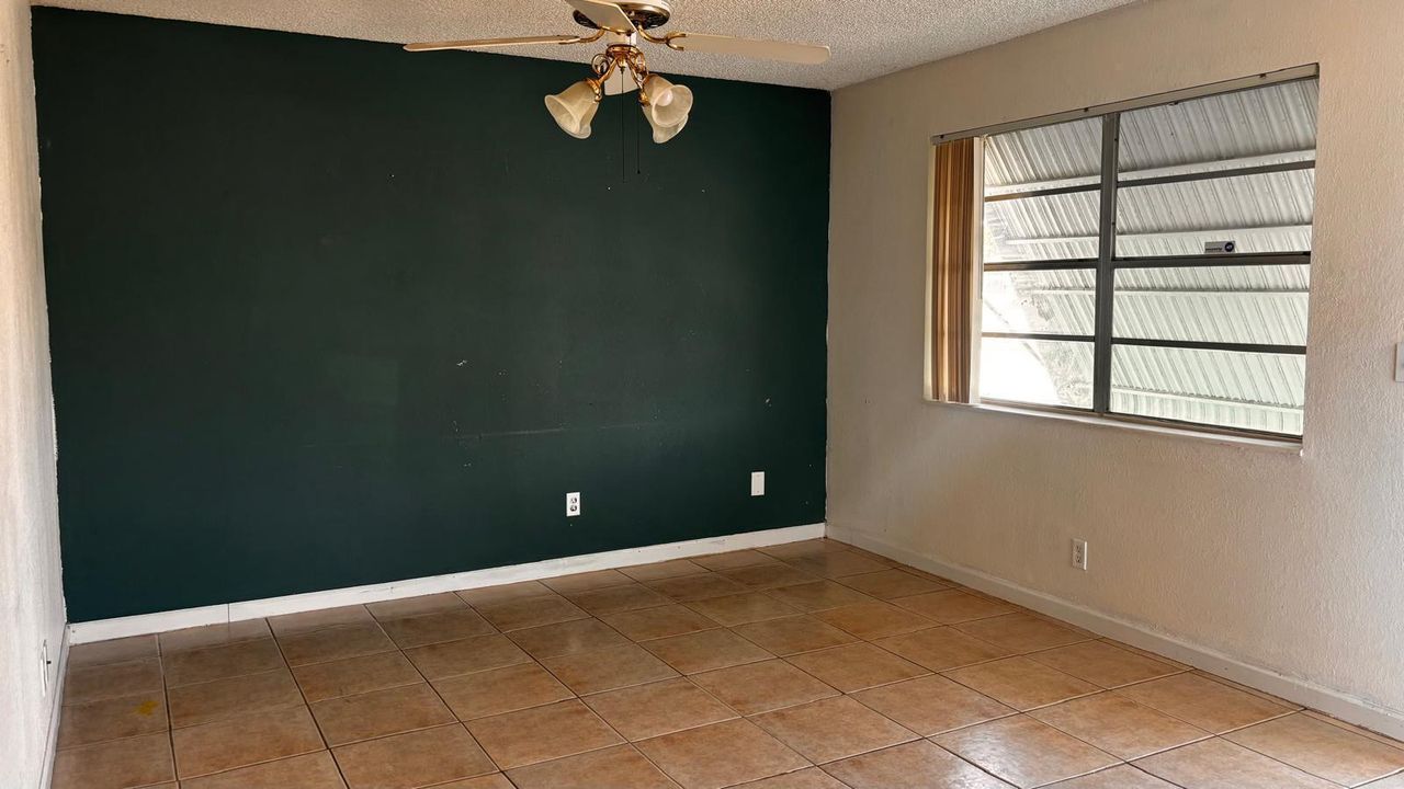 Active With Contract: $265,000 (2 beds, 1 baths, 768 Square Feet)