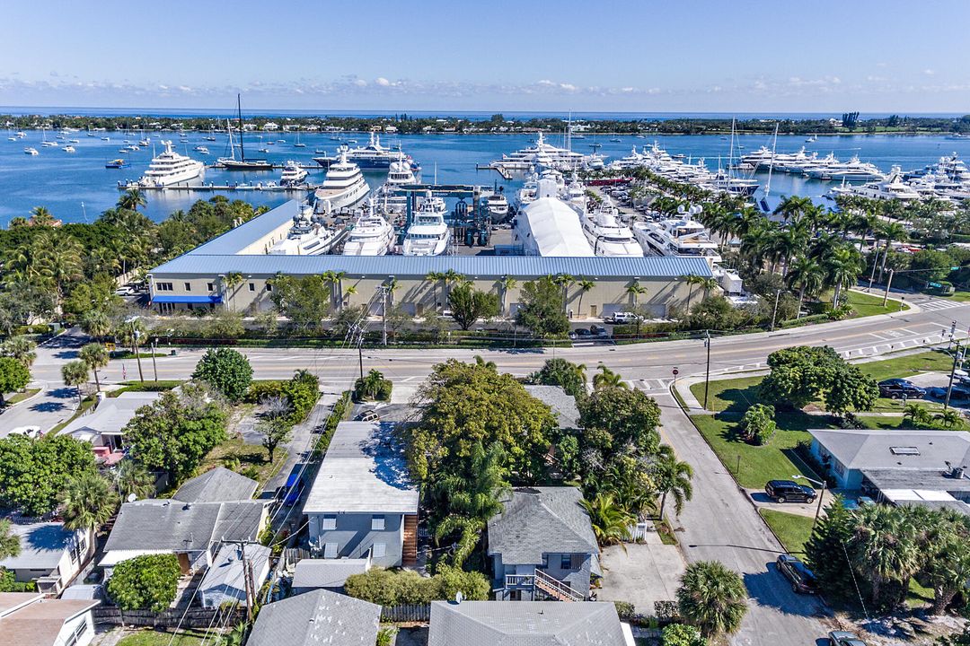 For Rent: $2,250 (2 beds, 1 baths, 648 Square Feet)