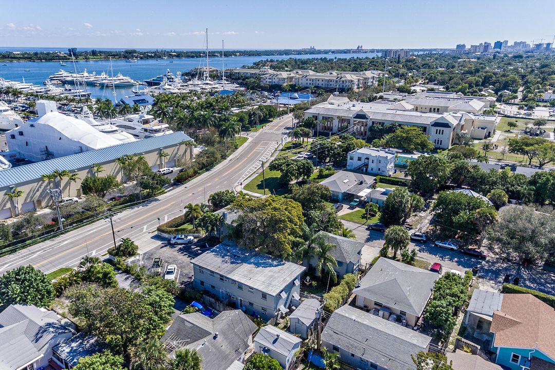 For Rent: $2,250 (2 beds, 1 baths, 648 Square Feet)