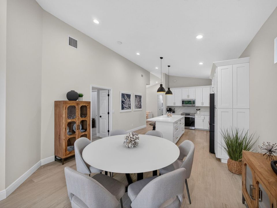 待售: $465,000 (2 贝兹, 2 浴室, 1549 平方英尺)