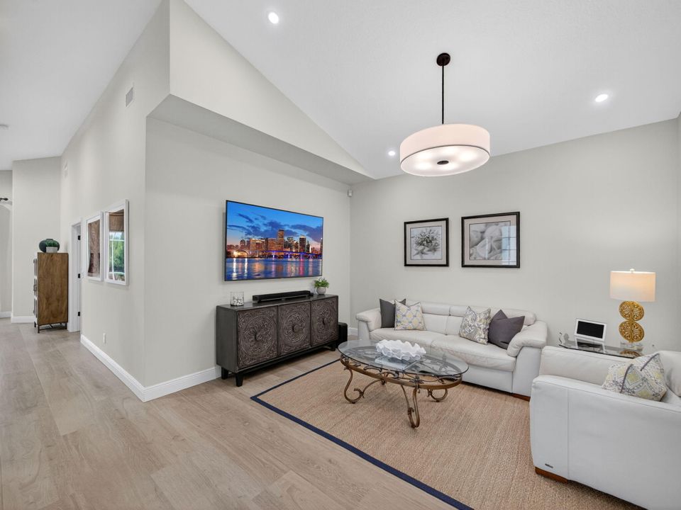 待售: $465,000 (2 贝兹, 2 浴室, 1549 平方英尺)