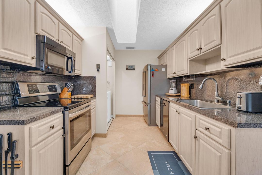 На продажу: $250,000 (2 спален, 2 ванн, 1200 Квадратных фут)