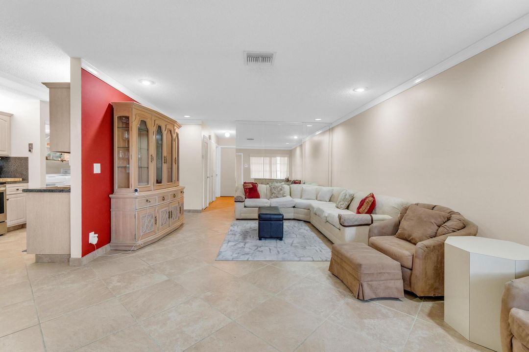 На продажу: $250,000 (2 спален, 2 ванн, 1200 Квадратных фут)