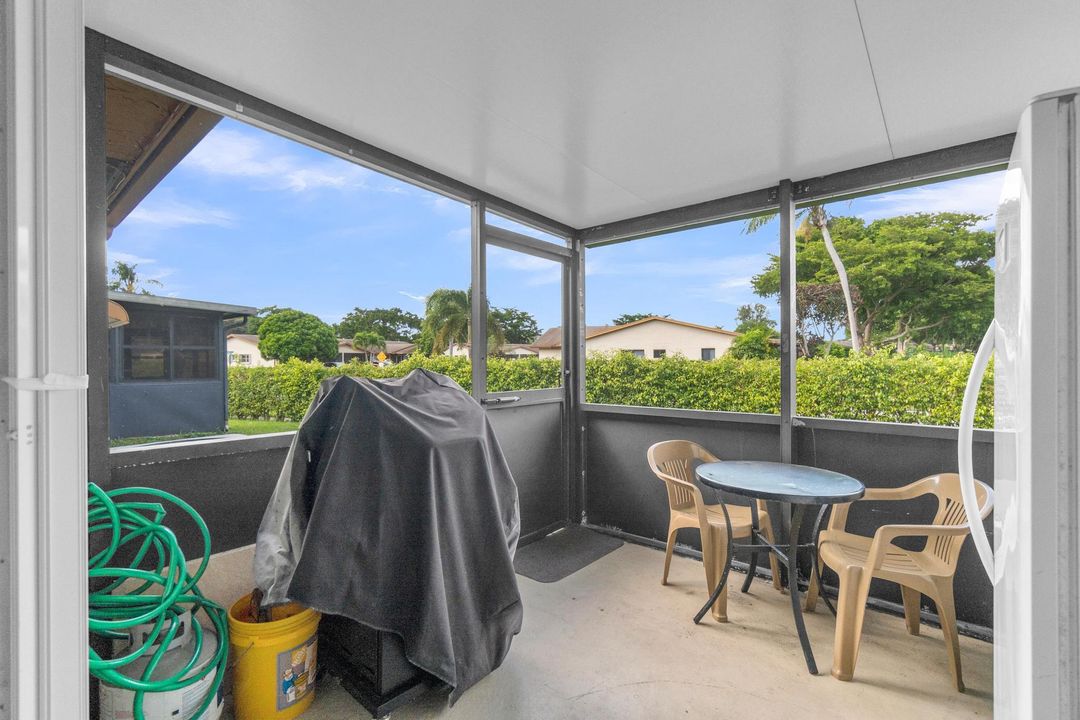 На продажу: $250,000 (2 спален, 2 ванн, 1200 Квадратных фут)