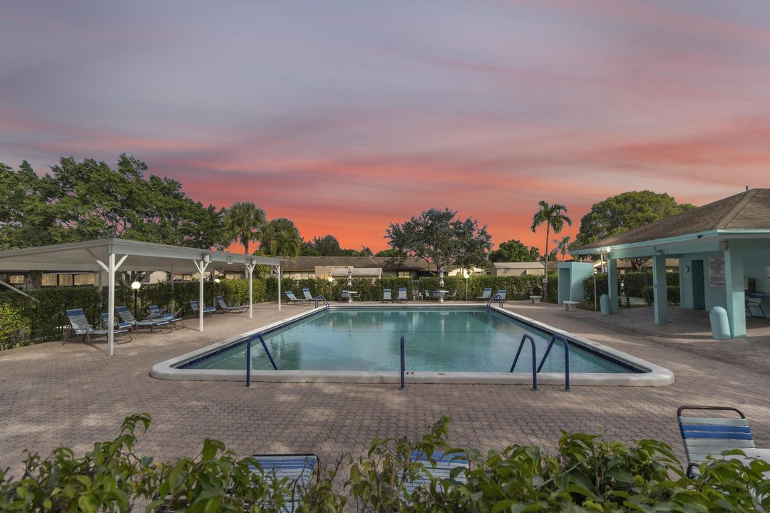 На продажу: $250,000 (2 спален, 2 ванн, 1200 Квадратных фут)