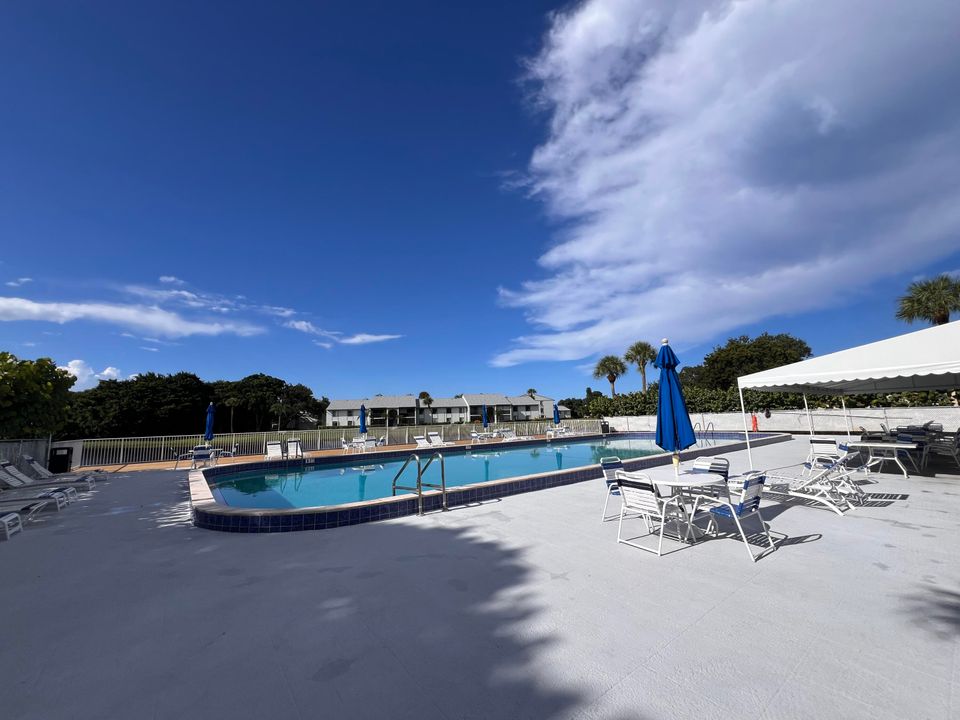 待售: $189,000 (2 贝兹, 2 浴室, 1104 平方英尺)