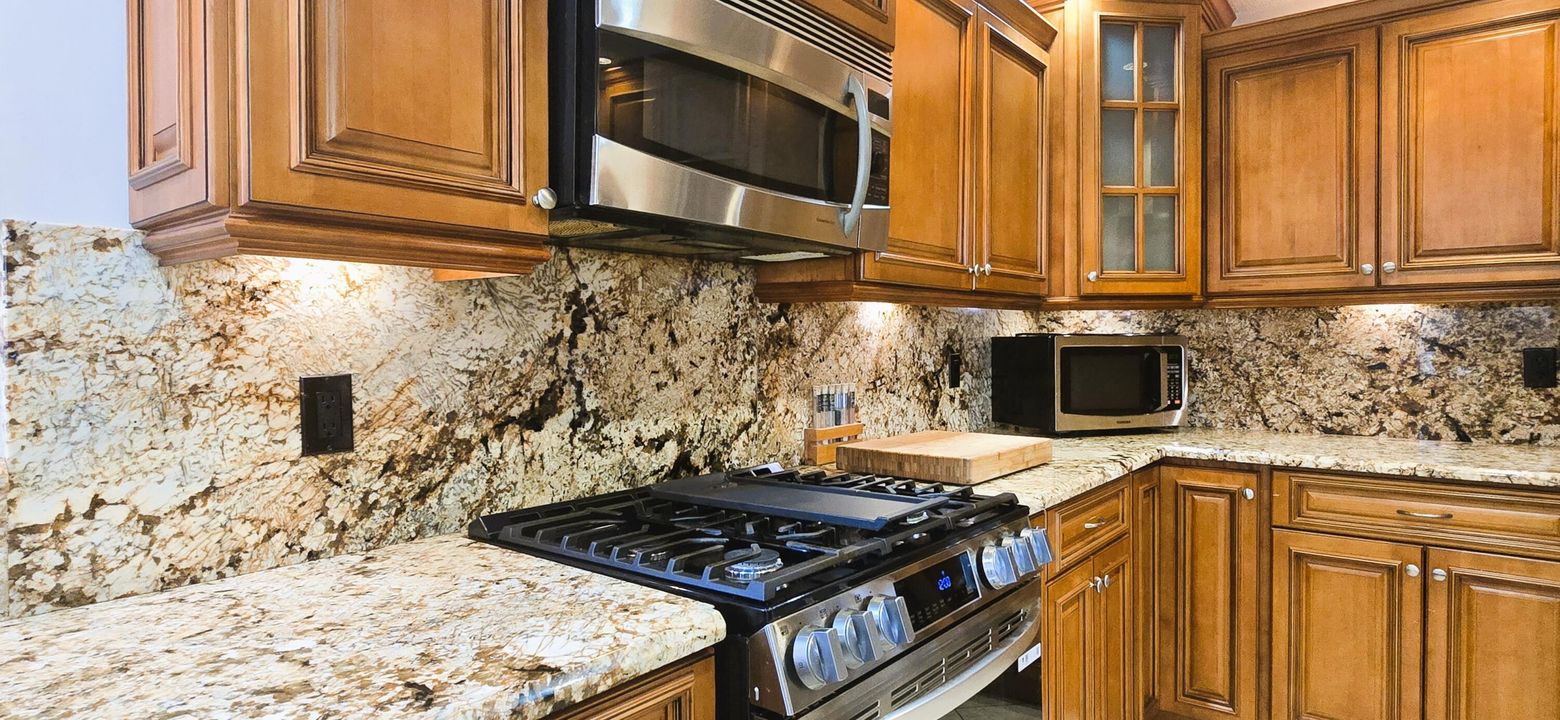 En Venta: $550,000 (3 camas, 2 baños, 1940 Pies cuadrados)