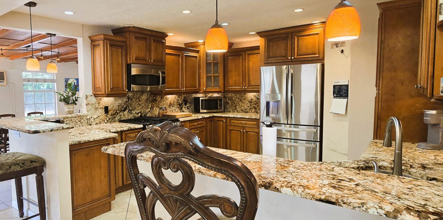 En Venta: $550,000 (3 camas, 2 baños, 1940 Pies cuadrados)