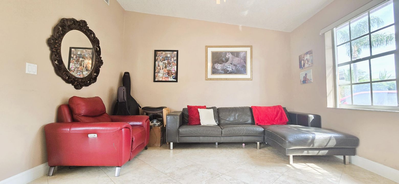 En Venta: $550,000 (3 camas, 2 baños, 1940 Pies cuadrados)