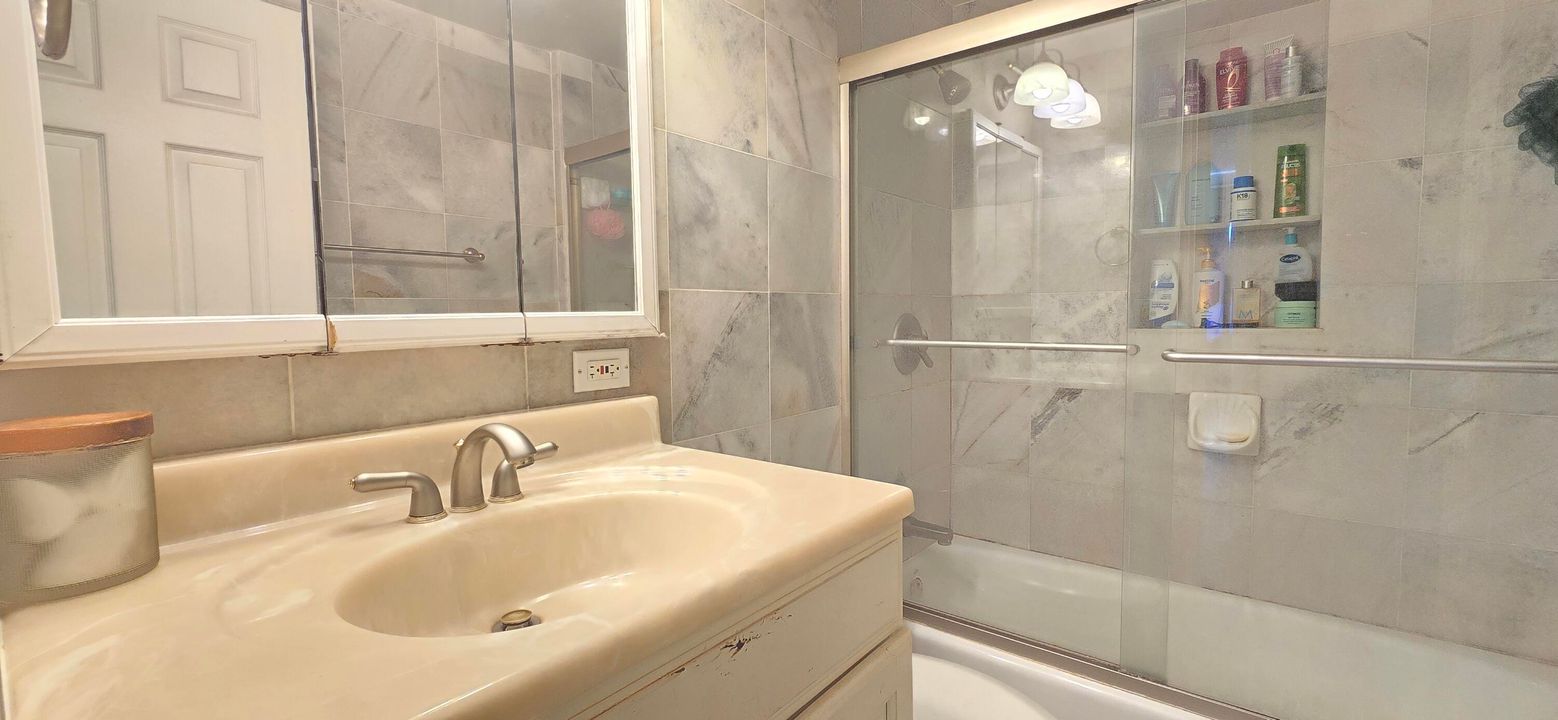 En Venta: $550,000 (3 camas, 2 baños, 1940 Pies cuadrados)