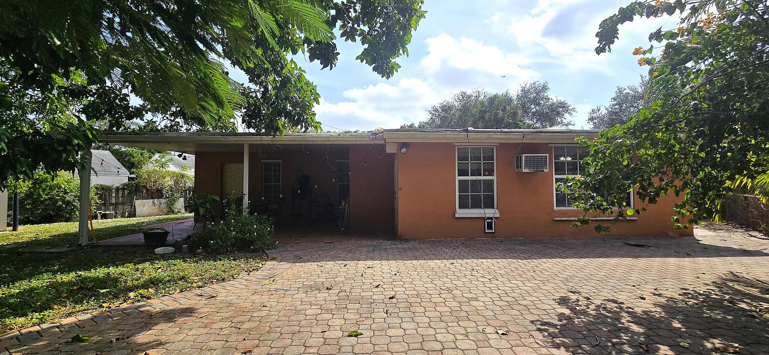 En Venta: $550,000 (3 camas, 2 baños, 1940 Pies cuadrados)