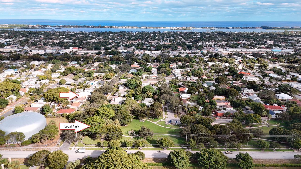 En Venta: $550,000 (3 camas, 2 baños, 1940 Pies cuadrados)