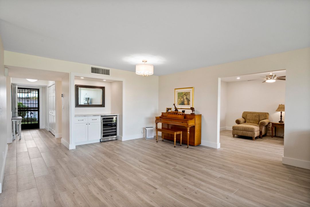 En Venta: $949,900 (3 camas, 3 baños, 2368 Pies cuadrados)