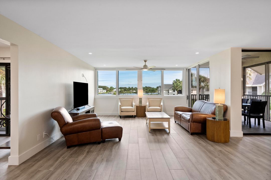 En Venta: $949,900 (3 camas, 3 baños, 2368 Pies cuadrados)