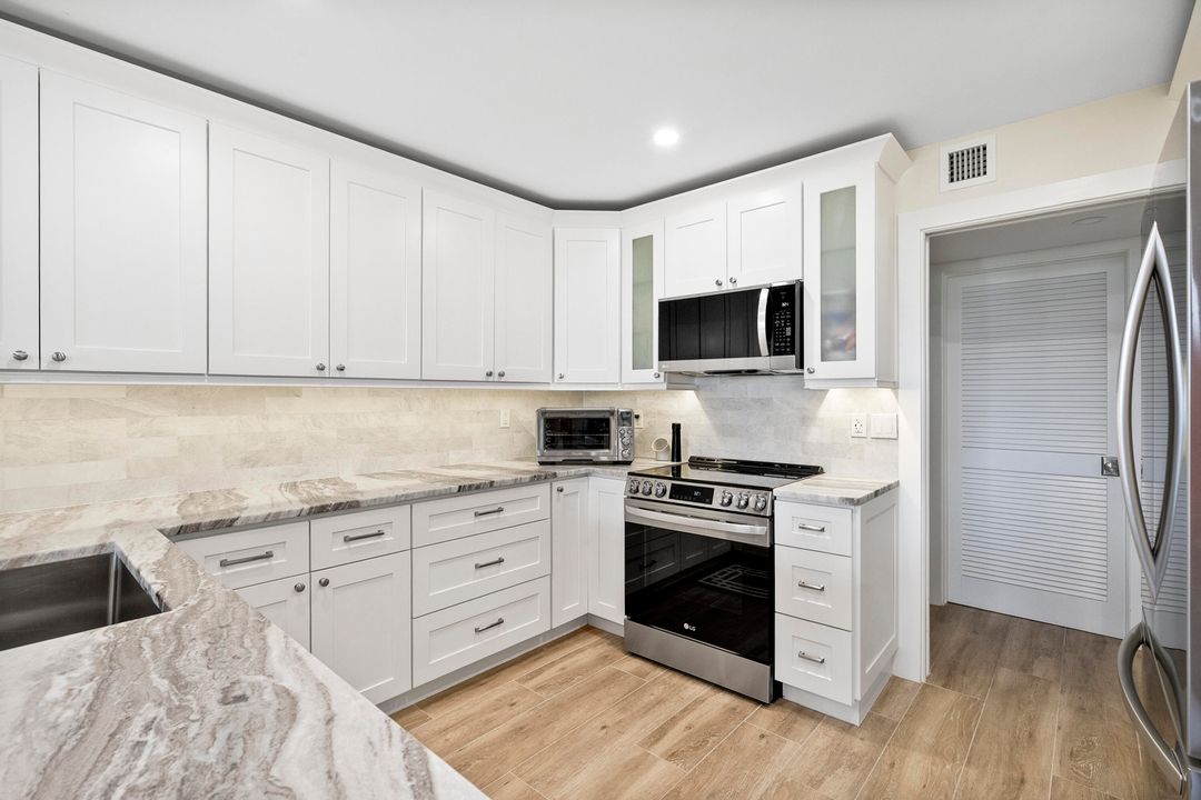 En Venta: $949,900 (3 camas, 3 baños, 2368 Pies cuadrados)