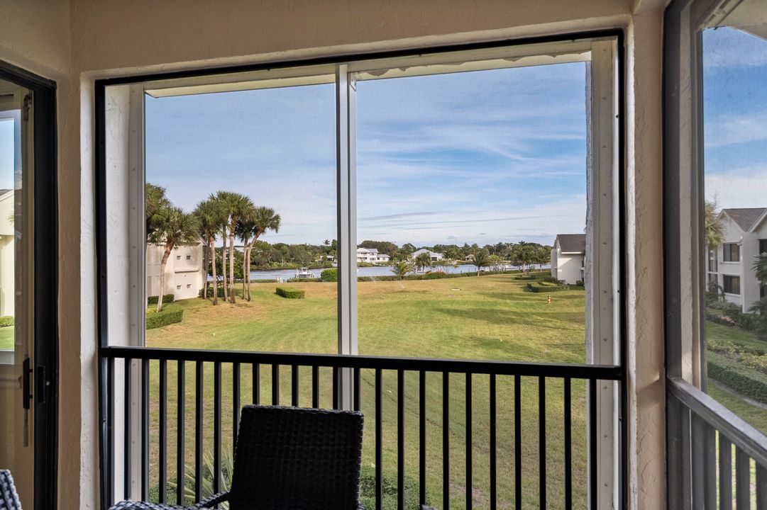 En Venta: $949,900 (3 camas, 3 baños, 2368 Pies cuadrados)