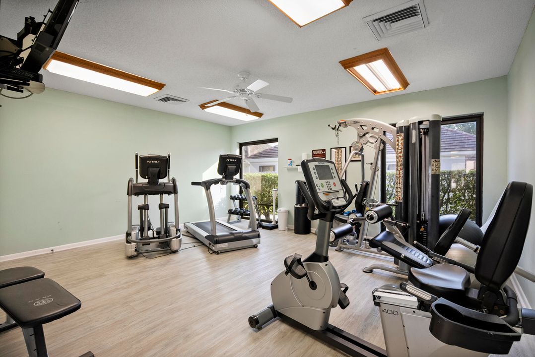 En Venta: $949,900 (3 camas, 3 baños, 2368 Pies cuadrados)