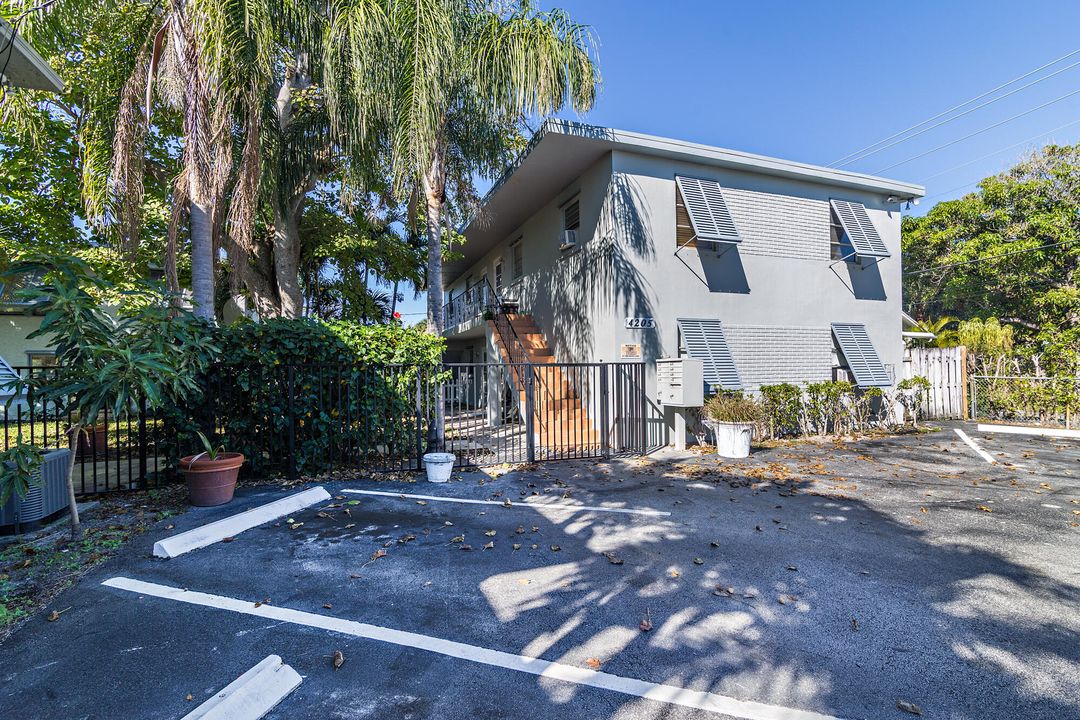 В аренду: $2,250 (2 спален, 1 ванн, 2700 Квадратных фут)