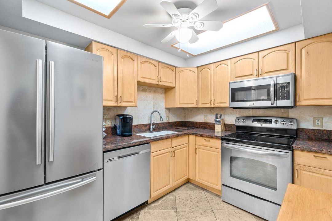 For Rent: $3,500 (2 beds, 2 baths, 1100 Square Feet)