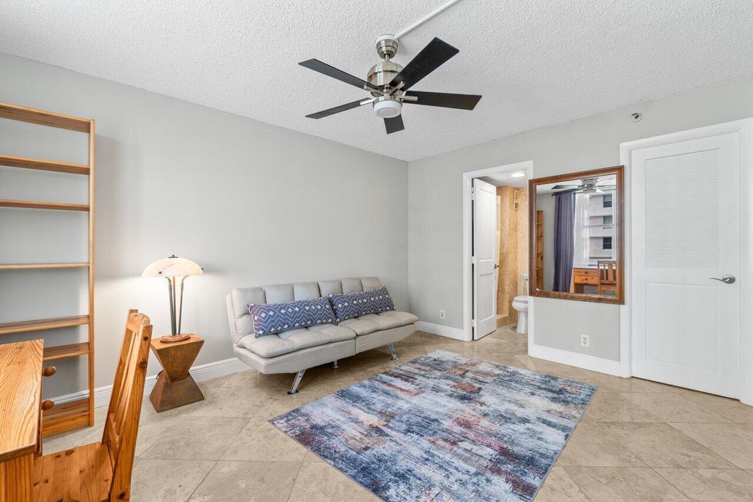 For Rent: $3,500 (2 beds, 2 baths, 1100 Square Feet)