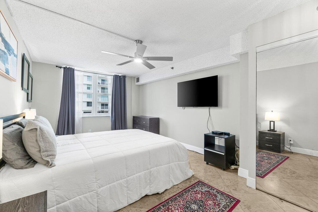 For Rent: $3,500 (2 beds, 2 baths, 1100 Square Feet)