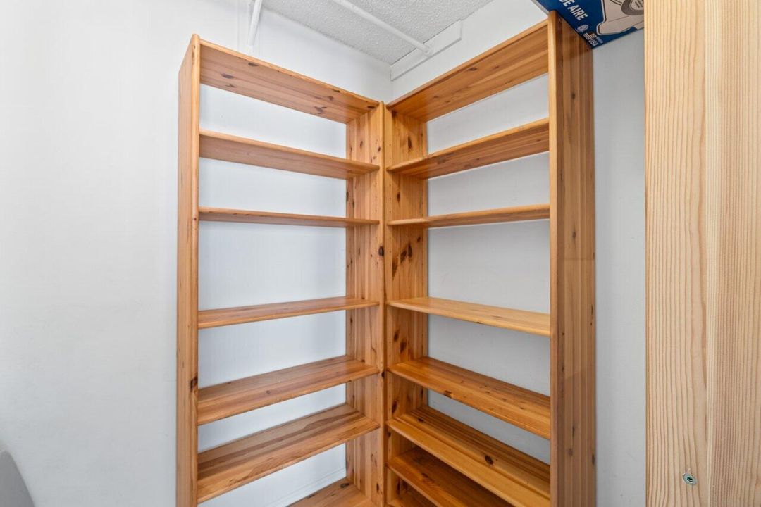 For Rent: $3,500 (2 beds, 2 baths, 1100 Square Feet)