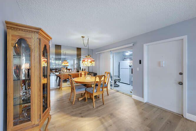 待售: $209,000 (2 贝兹, 2 浴室, 1238 平方英尺)