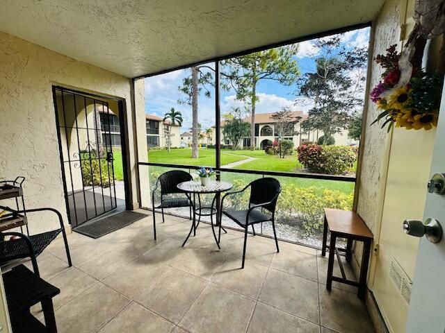 For Sale: $169,900 (1 beds, 1 baths, 682 Square Feet)