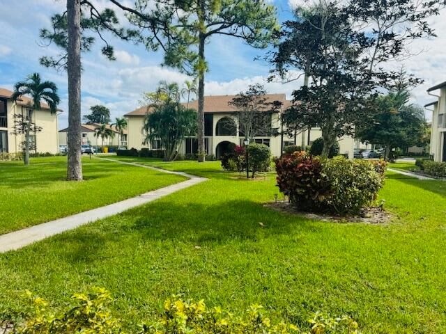 For Sale: $169,900 (1 beds, 1 baths, 682 Square Feet)