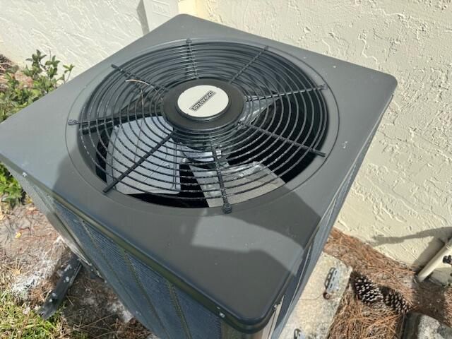 For Sale: $169,900 (1 beds, 1 baths, 682 Square Feet)