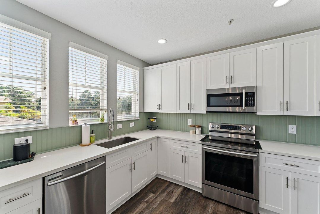 For Sale: $530,000 (4 beds, 3 baths, 2285 Square Feet)